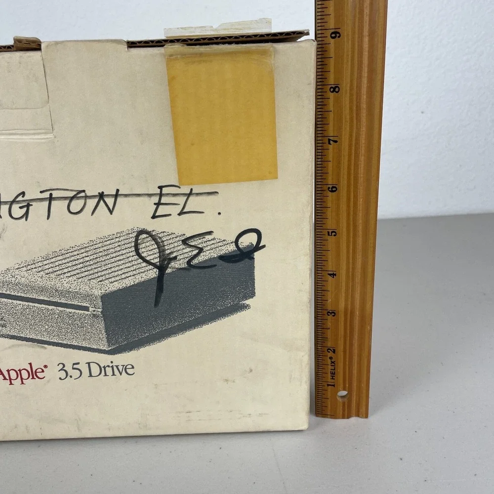 Apple 3.5 Drive A9M0106 floppy disk disc box only 1983